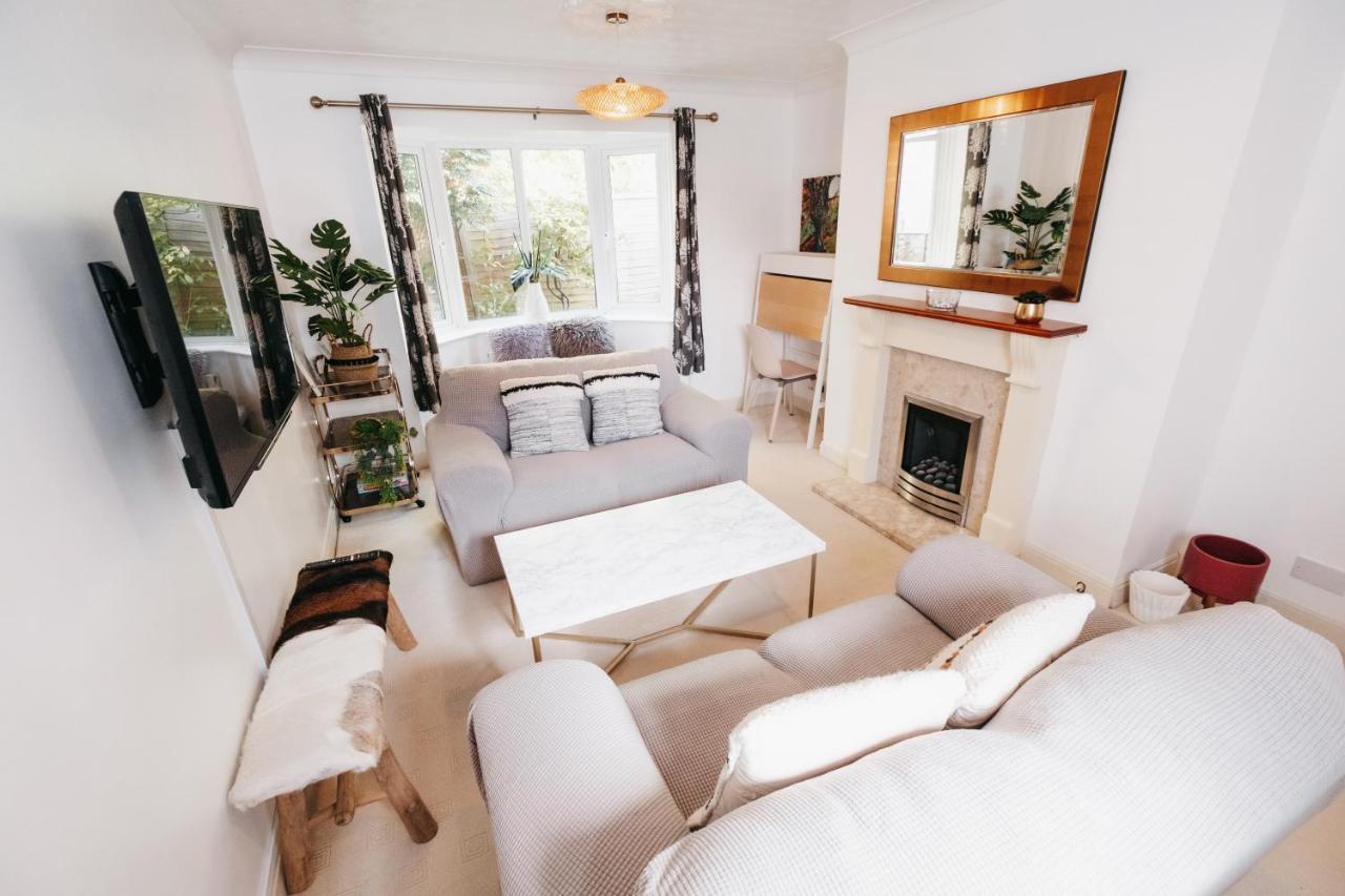 Booker Avenue House - 4 Bedroom House With Garden And Parking Μίλτον Κέινς Εξωτερικό φωτογραφία